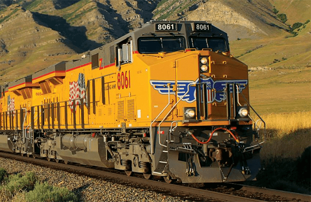 美西的鐵路7月18日起運(yùn)輸暫停對(duì)芝加哥、亞特蘭大等拆柜?？ㄇ涝斐捎绊? /> 
</div>
<br />
同時(shí)，鐵路暫停運(yùn)輸對(duì)芝加哥、亞特蘭大等拆柜?？ㄇ涝斐捎绊憽Ｂ?lián)合太平洋表示:“我們正與遠(yuǎn)洋運(yùn)輸公司密切合作，在可能的情況下開展合作，以改善供應(yīng)鏈的健康狀況?！?br />
<br />
美國進(jìn)口水平保持強(qiáng)勁，環(huán)太平洋船司也一直在努力解決西海岸港口的擁堵問題。在此提醒：大家合理計(jì)劃出貨，提前通知安排訂艙，近期和美國有貿(mào)易往來的賣家們，實(shí)時(shí)關(guān)注物流情況。<br />                        </div>
                    </div>
                    <div   id=