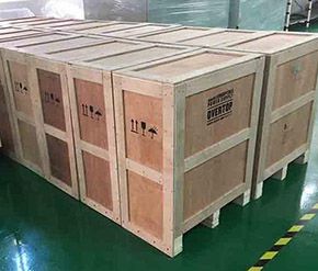 超大件產(chǎn)品入倉后必須要驗(yàn)貨，要求出口材質(zhì)夾板，膠合板，三合板等包裝，帶合頁帶卡腳，卡腳帶包邊，木箱需打合頁。否則可能產(chǎn)生額外費(fèi)用